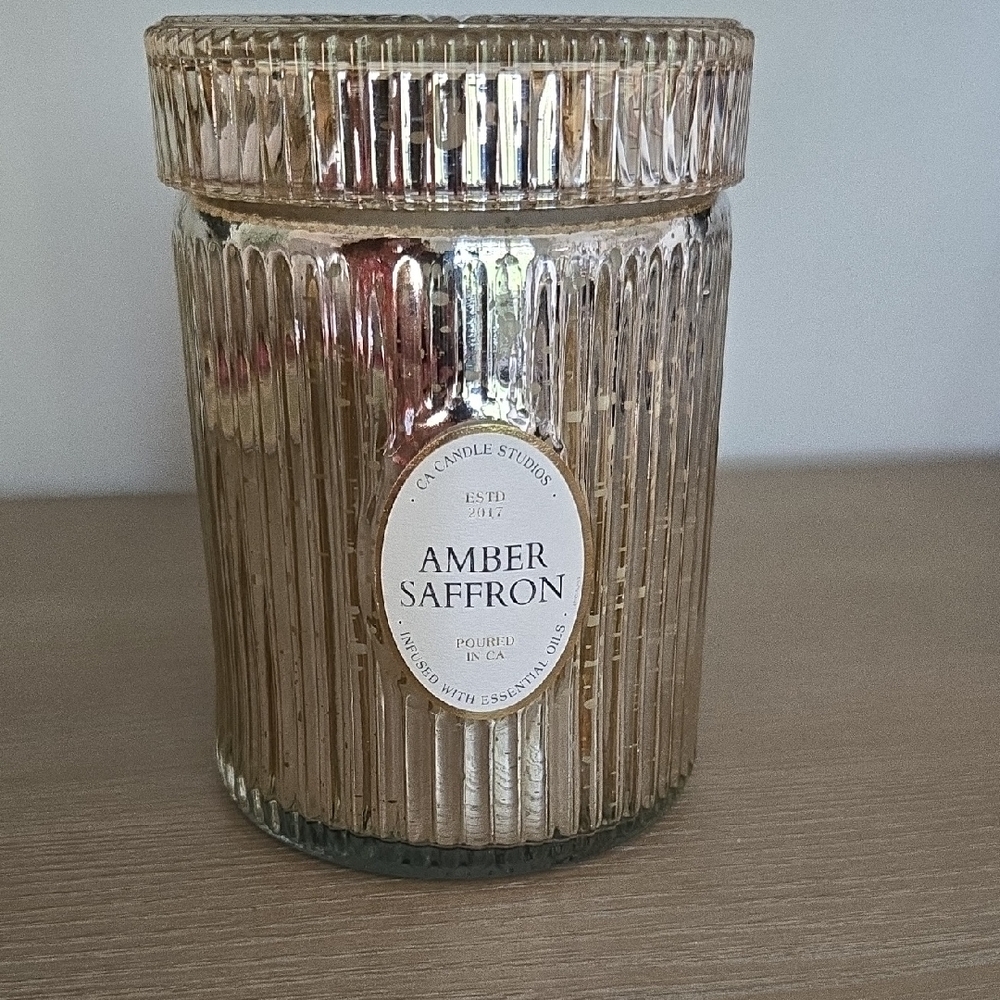 Viral Amber Saffron Scented Candle